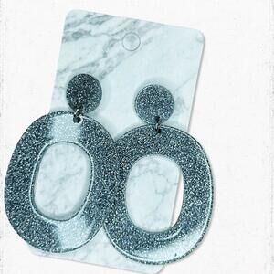 6035gc. Silvertone Glitter Resin Earrings